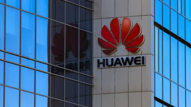
                    Huawei planeia lançar sistema operativo para telemóveis a nível global
                
