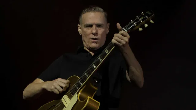 Bryan Adams critica Trump em nova canção sobre Lago Ontário