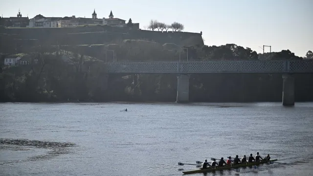 
                    Retomadas buscas por jovem desaparecido no rio Minho em Caminha
                