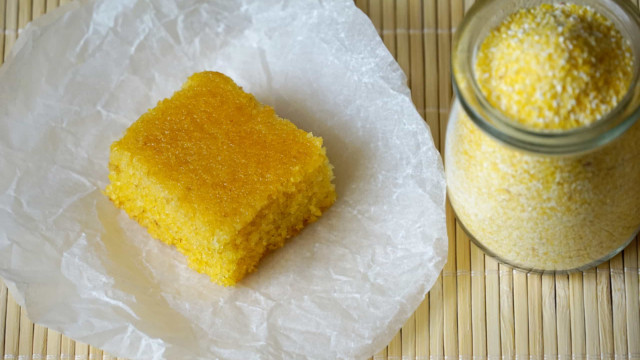 Que tal um bolo de fubá cremoso? Aprenda a receita