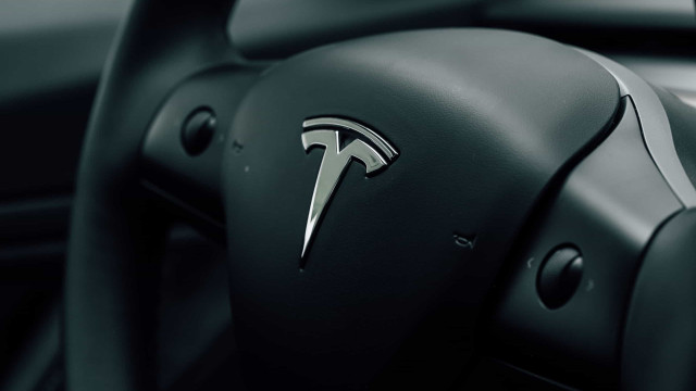 Novo Tesla Model S é capaz de ultrapassar os 300km/h