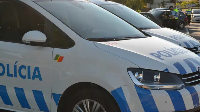 
                    Agente imobiliária detida no Montijo após ameaçar notário com arma
                