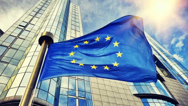 naom_5f44e60b92792 UE procura reduzir dependência tecnológica dos EUA e China