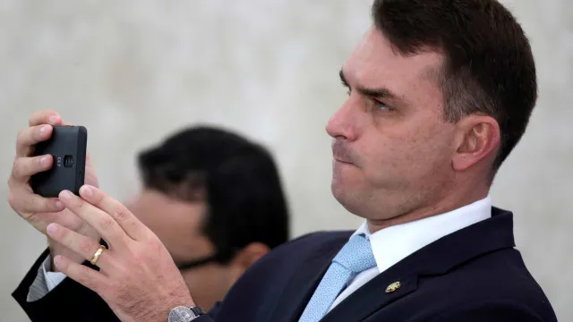 
                    Bolsonaro elege 19 senadores e terá maior bancada na câmara alta
                