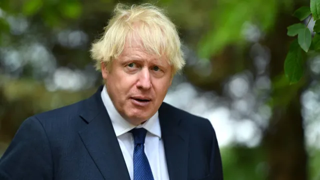 
                    Boris Johnson reage após escapar a ataque russo: 