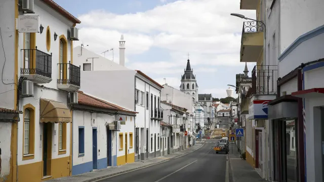 
                    Junho já terminou com (muito) calor: Nesta zona registaram-se... 41.8ºC
                