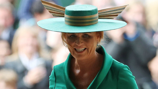 Sarah Ferguson derretida com a neta recém-nascida