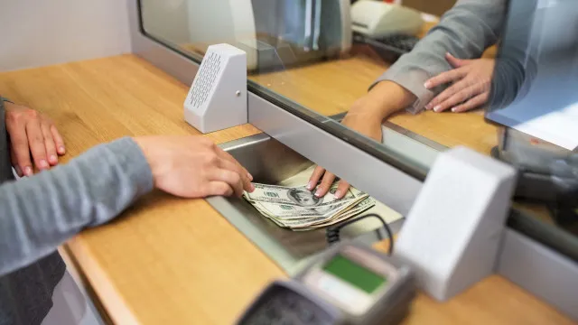 Bruxelas quer bancos maiores e regras mais simples pela competitividade