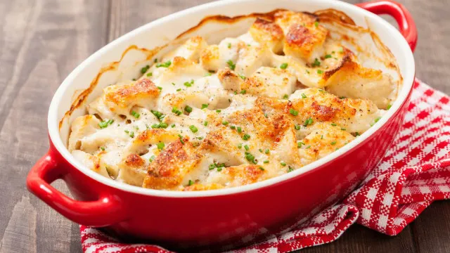 Esta receita de bacalhau com natas do chef Chakall faz-se num instante