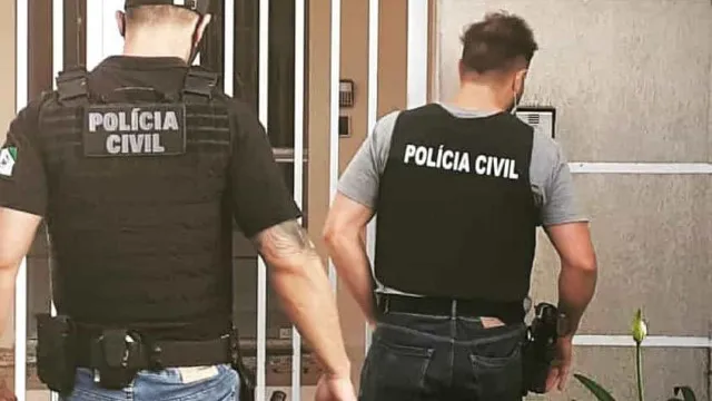 
                    Dois mortos após disparos em loja no Brasil. Jovem (em fuga) é suspeito
                