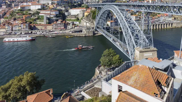 
                    Air Invictus: Câmara do Porto diz que não há restrições para comerciantes
                