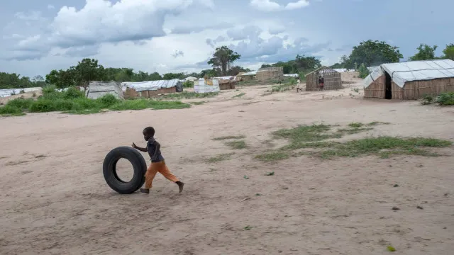 
                    Cabo Delgado. Fundação LNG distribui 28 mil kits solares para autoemprego
                