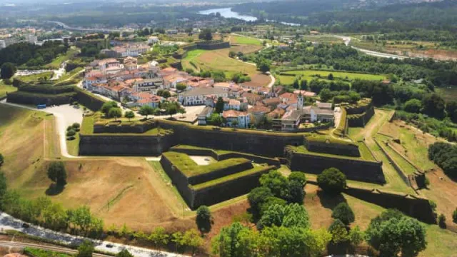 
                    Feira dos Santos em Valença arranca no domingo com mais de 400 tendas
                