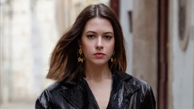 
                    Beatriz Rosário apresenta trilogia musical entre passado, presente e futuro
                