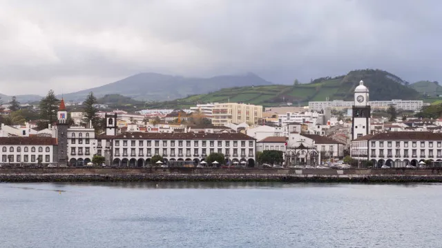 
                    Ilhas de São Miguel e Santa Maria sob aviso amarelo devido à chuva
                