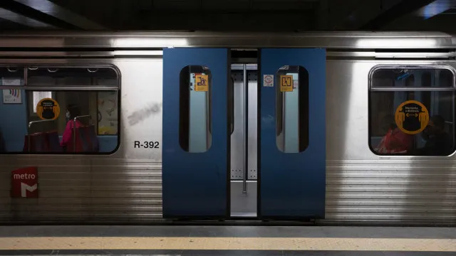 
                    Obras no metro da Praça de Espanha arrancam com atraso de 21 dias
                