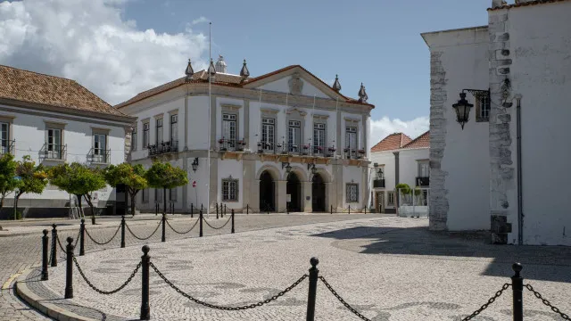 
                    Maria do Carmo Romão: Faro louva contributo para vida pública portuguesa
                