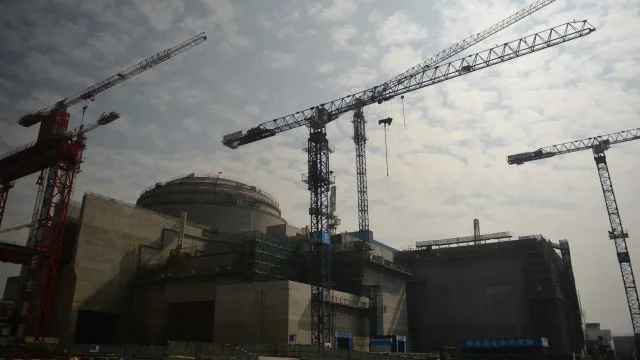 Fumar em estaleiros? Hong Kong propõe multas até quase 330 mil euros