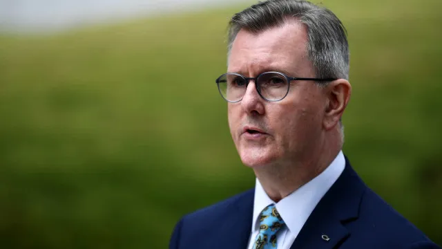 
                    Ex-líder de partido na Irlanda do Norte condenado por abusos sexuais
                