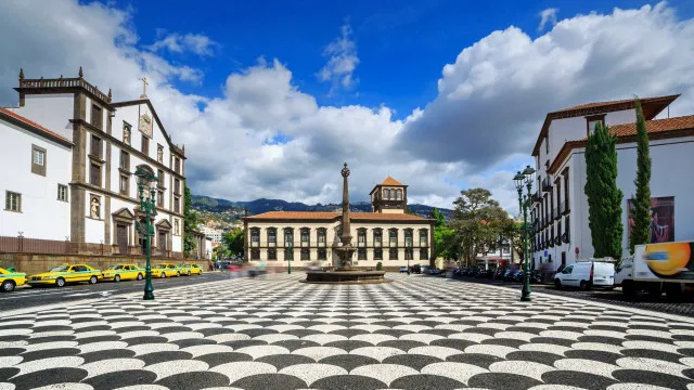 
                    Madeira. Festival do Livro e Leitura começou hoje e decorre até dia 30
                