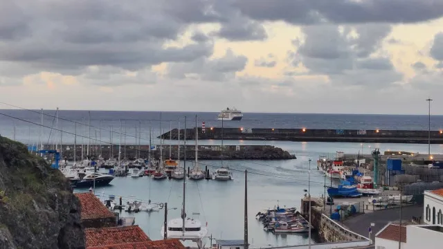 
                    Governo dos Açores autoriza fretamento de navio de mercadorias
                