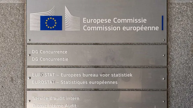 
                    Produção industrial recua em março na zona euro e na UE
                