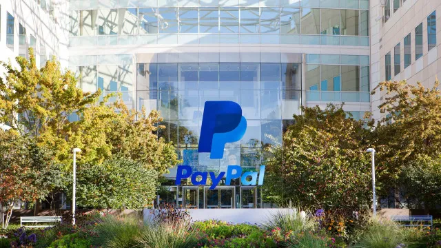 PayPal fará "adoção agressiva de IA". Estão previstos despedimentos