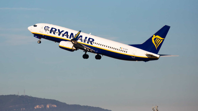 Ryanair mais que duplica os lucros. Chegou aos 820 milhões de euros