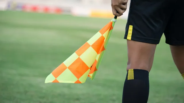 
                    FIFA afasta árbitro suspeito de agressão sexual no Reino Unido
                