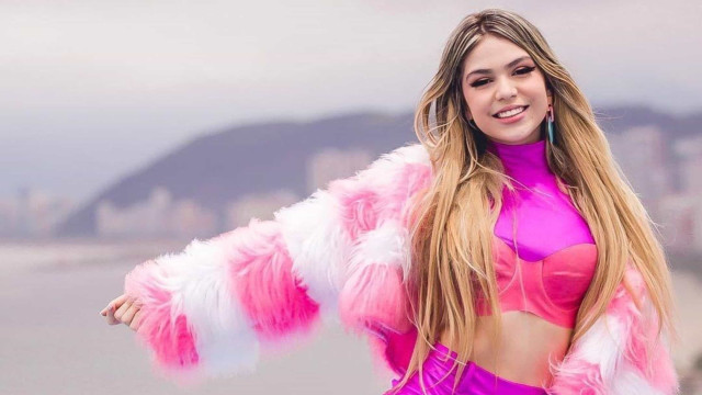Melody fica presa em enchente no Rio