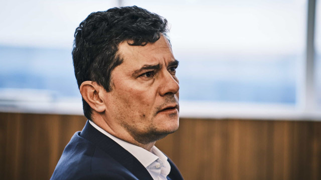Moro faz acordo com Flávio Bolsonaro para concorrer a governo do Paraná