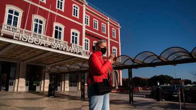 AML pede reuniÃ£o urgente sobre fecho do metro de Santa ApolÃ³nia