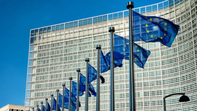 Bruxelas considera que relações comerciais com a China têm de mudar
