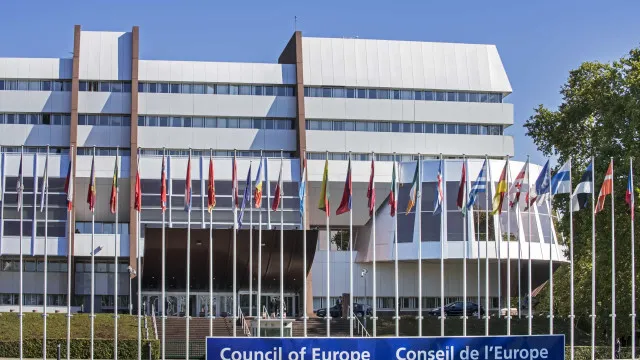 
                    Conselho da Europa defende maior controlo da imigração
                