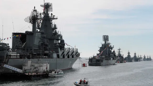 
                    Forças de Kyiv atacam petroleiros russos no mar Negro
                