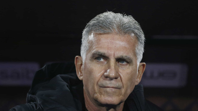 Omã de Carlos Queiroz vence Comoros, mas é afastado na Taça Árabe