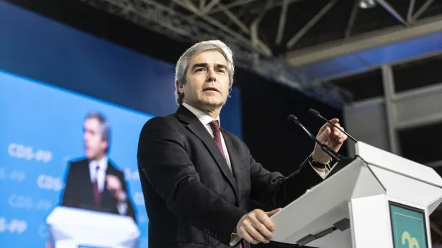 
                    Melo quer reforço da Europa na NATO mas EUA são 