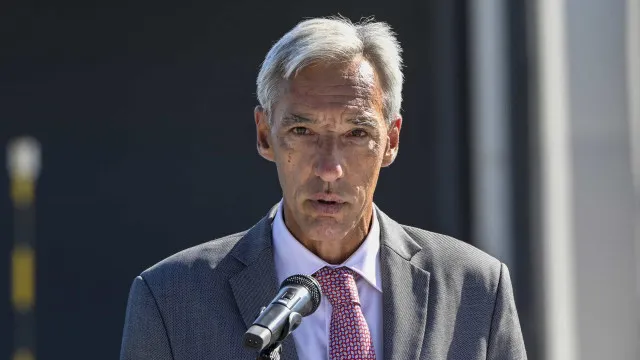 
                    Portugal deveria ter priorizado Direito internacional em vez de ceder Lajes
                