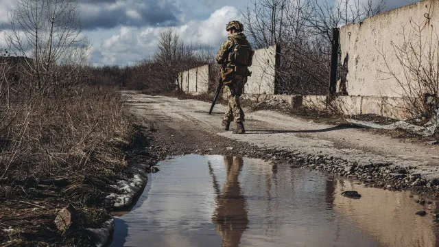 Ucrânia: Zelensky recusa ceder à Rússia últimos bastiões de Donetsk