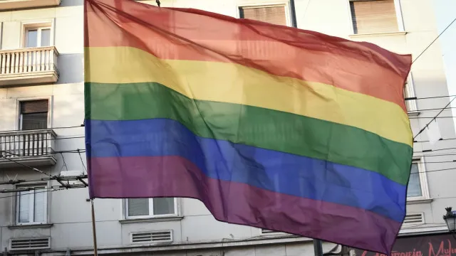 
                    Proibir bandeiras? CDS e Chega acusados de perseguição à comunidade LGBT
                