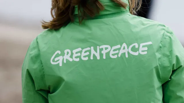 
                    Greenpeace lança expedição às águas profundas do Ártico na sexta-feira
                