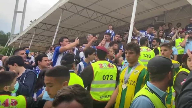 Adeptos do FC Porto aplaudiram Tondela após distribuição de medalhas