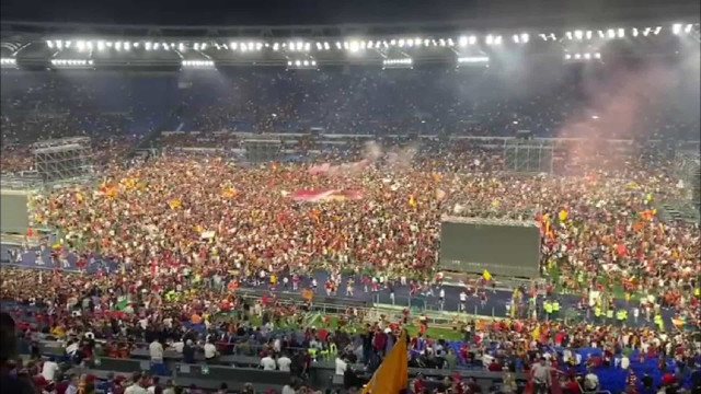 Assim foi a festa dos adeptos da AS Roma no Estádio Olímpico