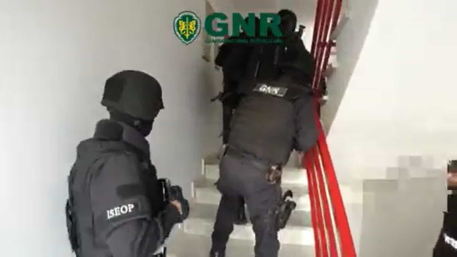 GNR mostra em vídeo buscas de uma operação contra o tráfico de droga