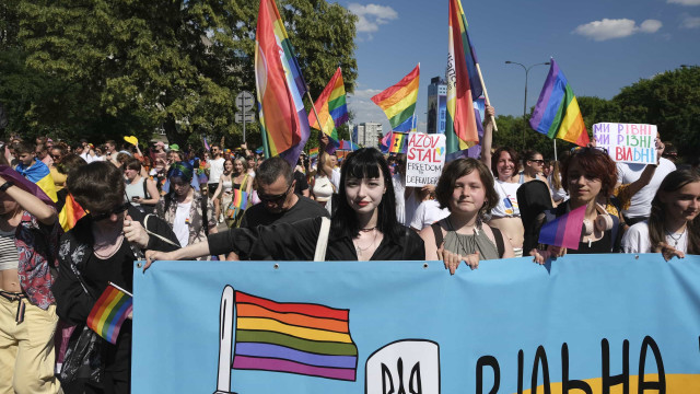 Marcha do Orgulho LGBTI+ de Kyiv junta-se a marcha pela paz na Polónia
