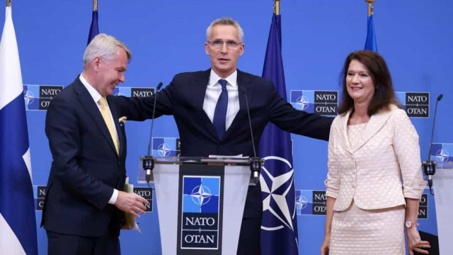 "Momento histórico para a NATO". Suécia e Finlândia assinaram protocolo