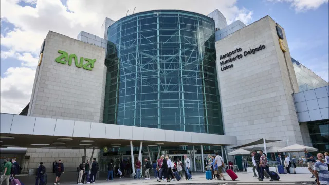 
                    PSP controlou hoje 31.527 passageiros nos aeroportos até às 11h00
                