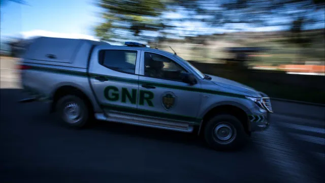 PrisÃ£o preventiva para suspeito de roubo de veÃculo em Nelas