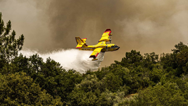 Dois aviões canadair de Espanha chegam hoje a Portugal