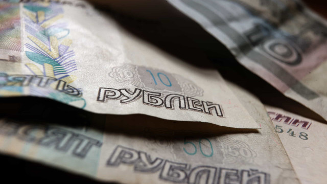 Economia russa continua a resistir dois anos depois de invadir a Ucrânia